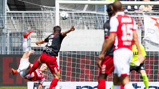 johannsson-bicycle-kick.jpg